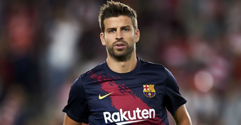 Piqué, ex-Barcelona, ‘some’ ao cair de altura de quase dois metros em evento no México