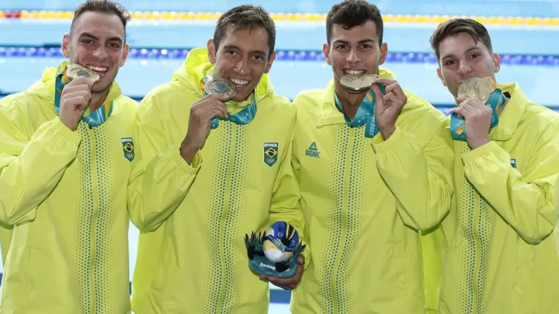 Brasil vence 4x200m livre masculino com Recorde