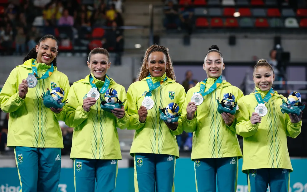 Rebeca Andrade lidera Brasil à prata por equipes no Pan-Americano