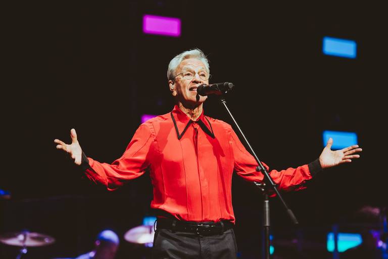 Famosos prestigiam show de Caetano Veloso em São Paulo