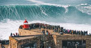 Surfe em Nazaré: a capital mundial das ondas gigantes