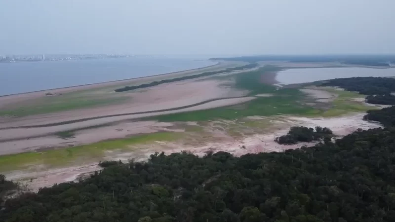 Em uma semana, Rio Negro desce 21 centímetros em Manaus