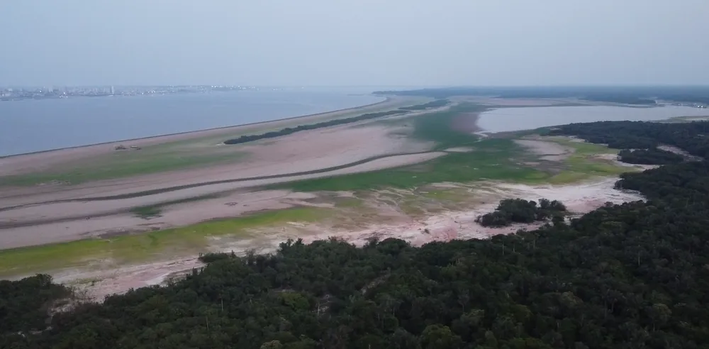 Em uma semana, Rio Negro desce 21 centímetros em Manaus