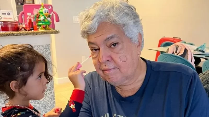 Sidney Magal aparece com rosto pintado por neta e recebe elogios na web