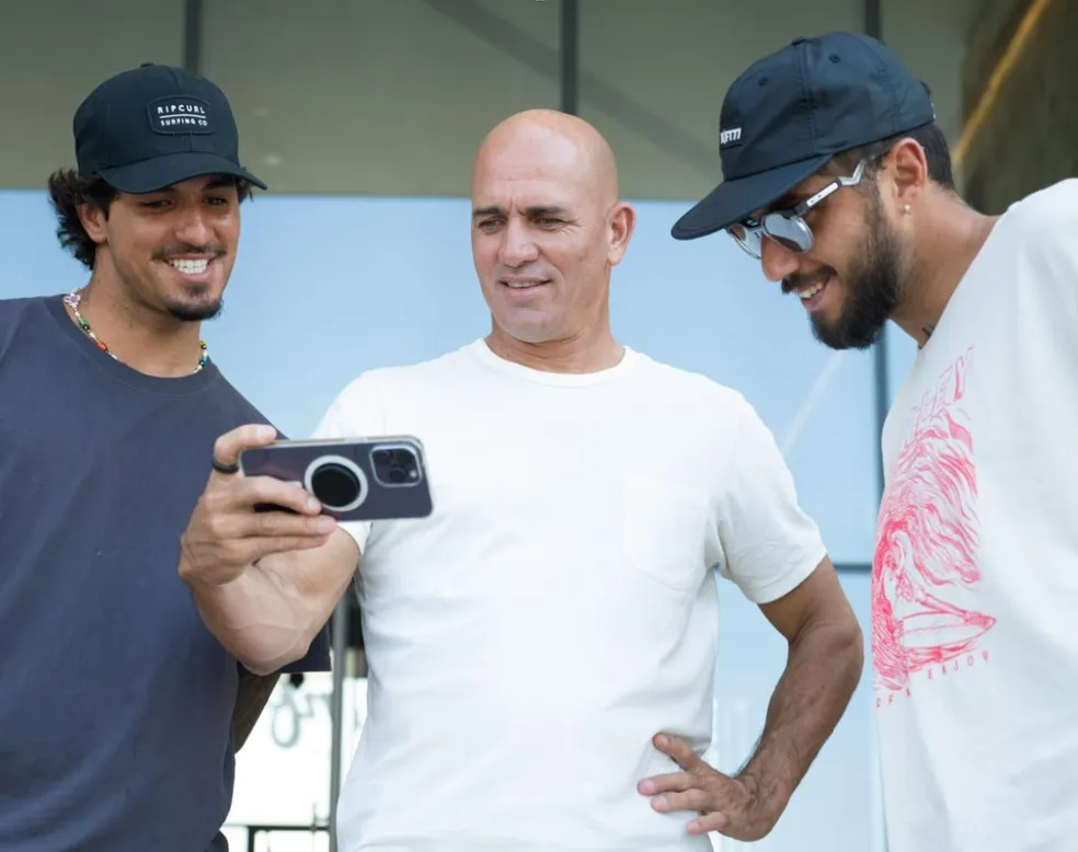 Kelly Slater lança piscina para surfe em Abu Dhabi