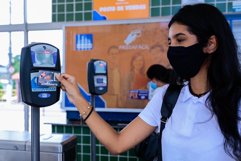 Alunos devem estar com dados atualizados para obter Passe Livre Estudantil em Manaus