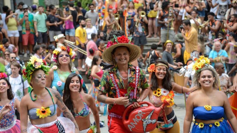 Blocos de rua e shows são atrações do carnaval em Angra