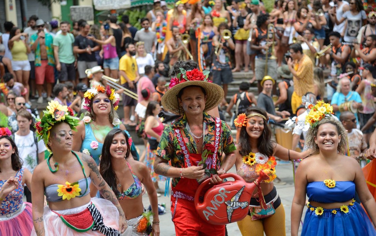 Blocos de rua e shows são atrações do carnaval em Angra