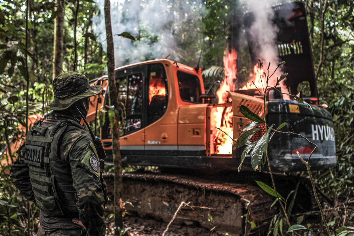 Operação fecha 9 garimpos ilegais, destrói escavadeiras, motores e até caminhão no Sul do Amazonas