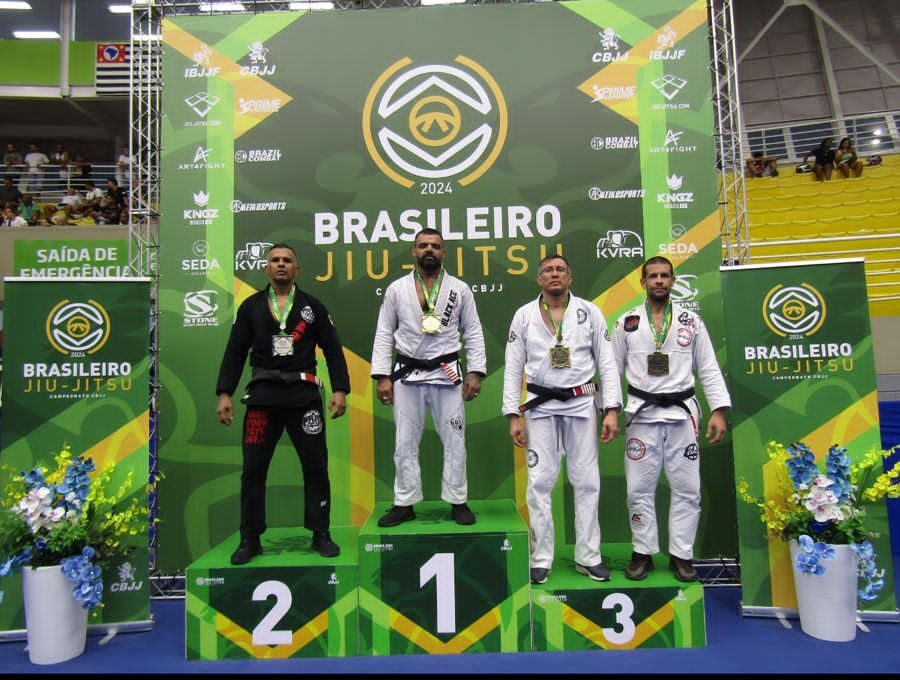 O  lutador amazonense Matheus Segadilha ganha medalha de bronze no Campeonato Brasileiro de Jiu Jitsu