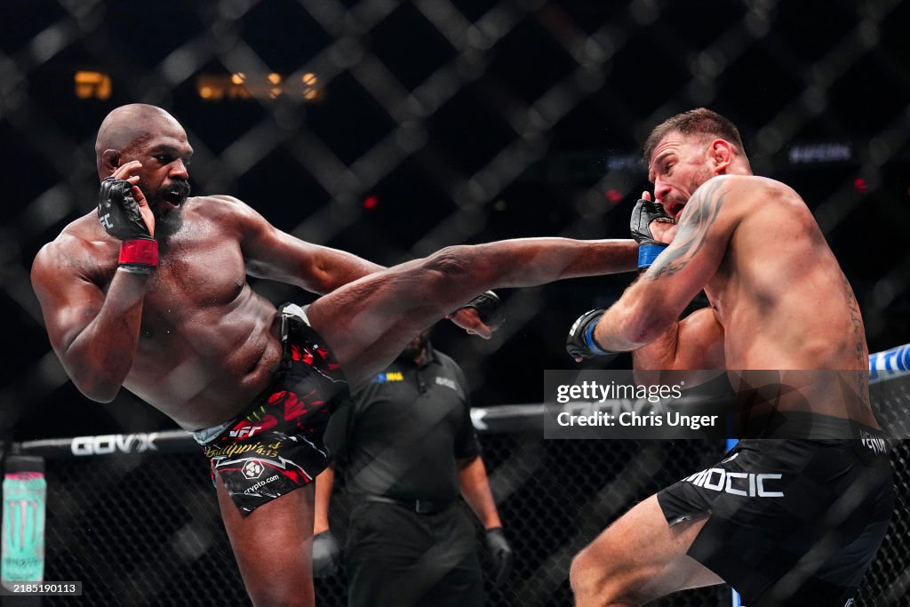 UFC 309: Jon Jones vence Miocic, que anuncia aposentadoria